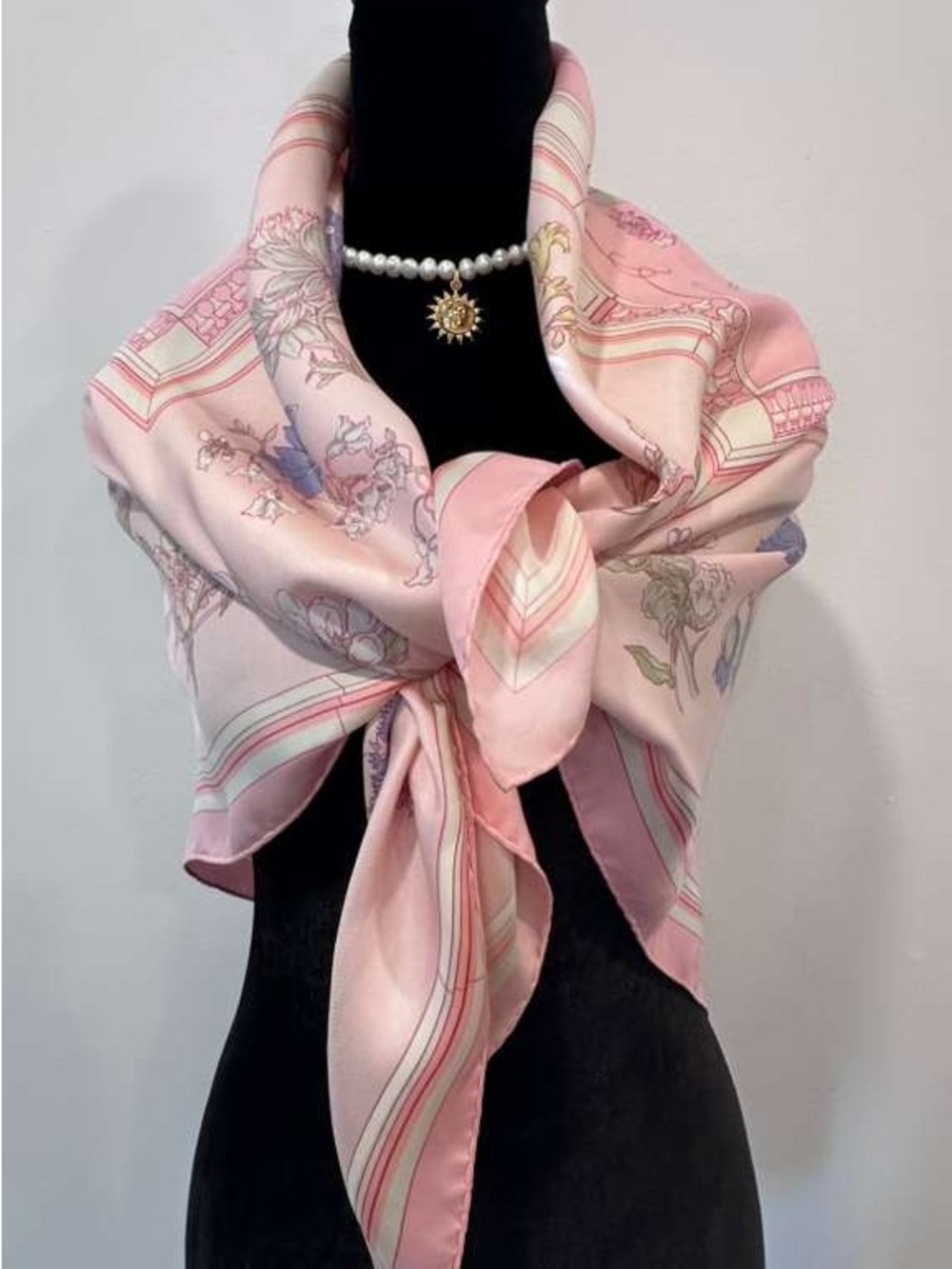 Hermes Silk Scarf Carré 90 Pink Floral Hand Rolled Made in France - Picture 3 of 11